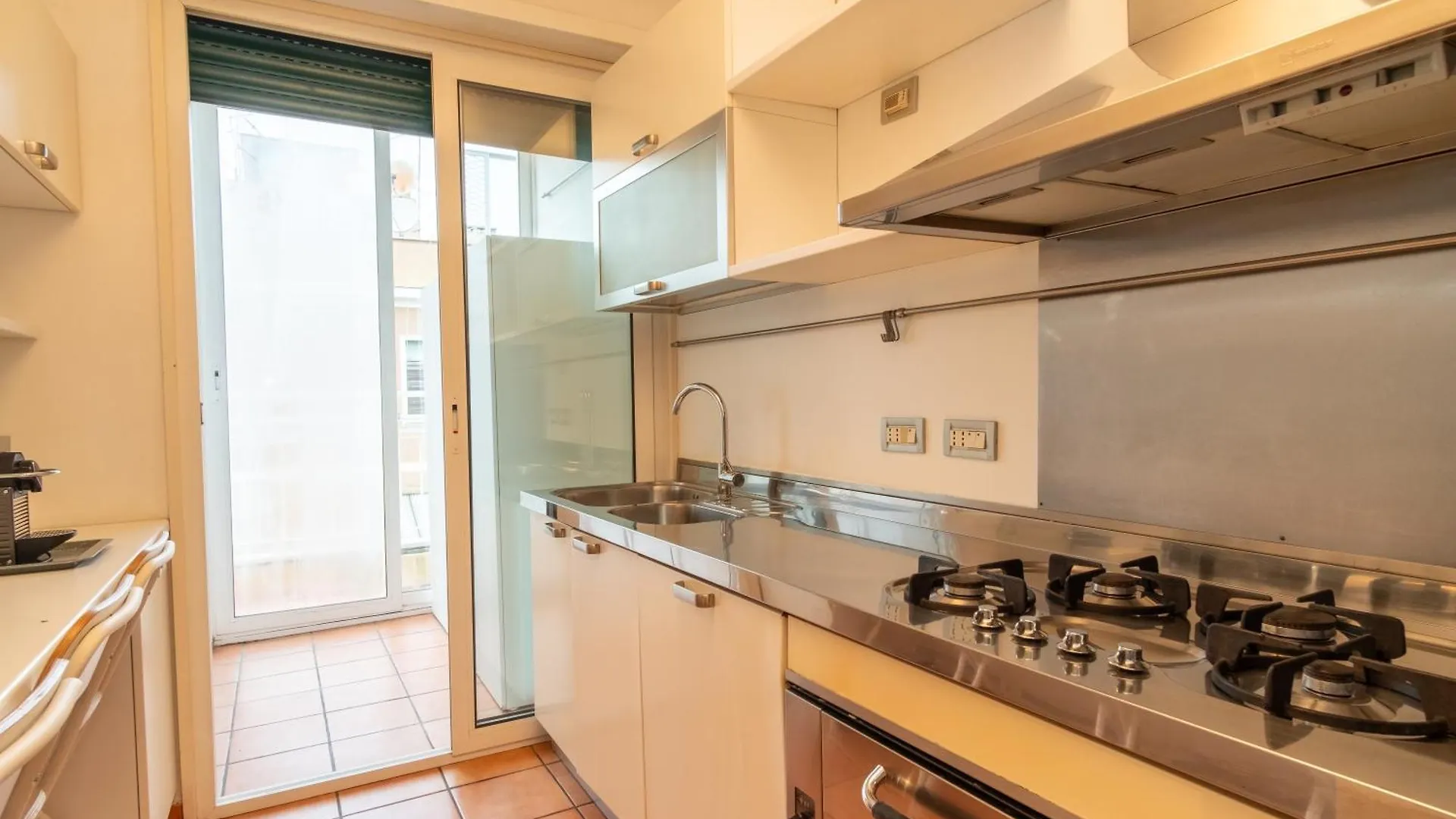 Attic With Terrace And Jacuzzi - Luxury Apartment Rome