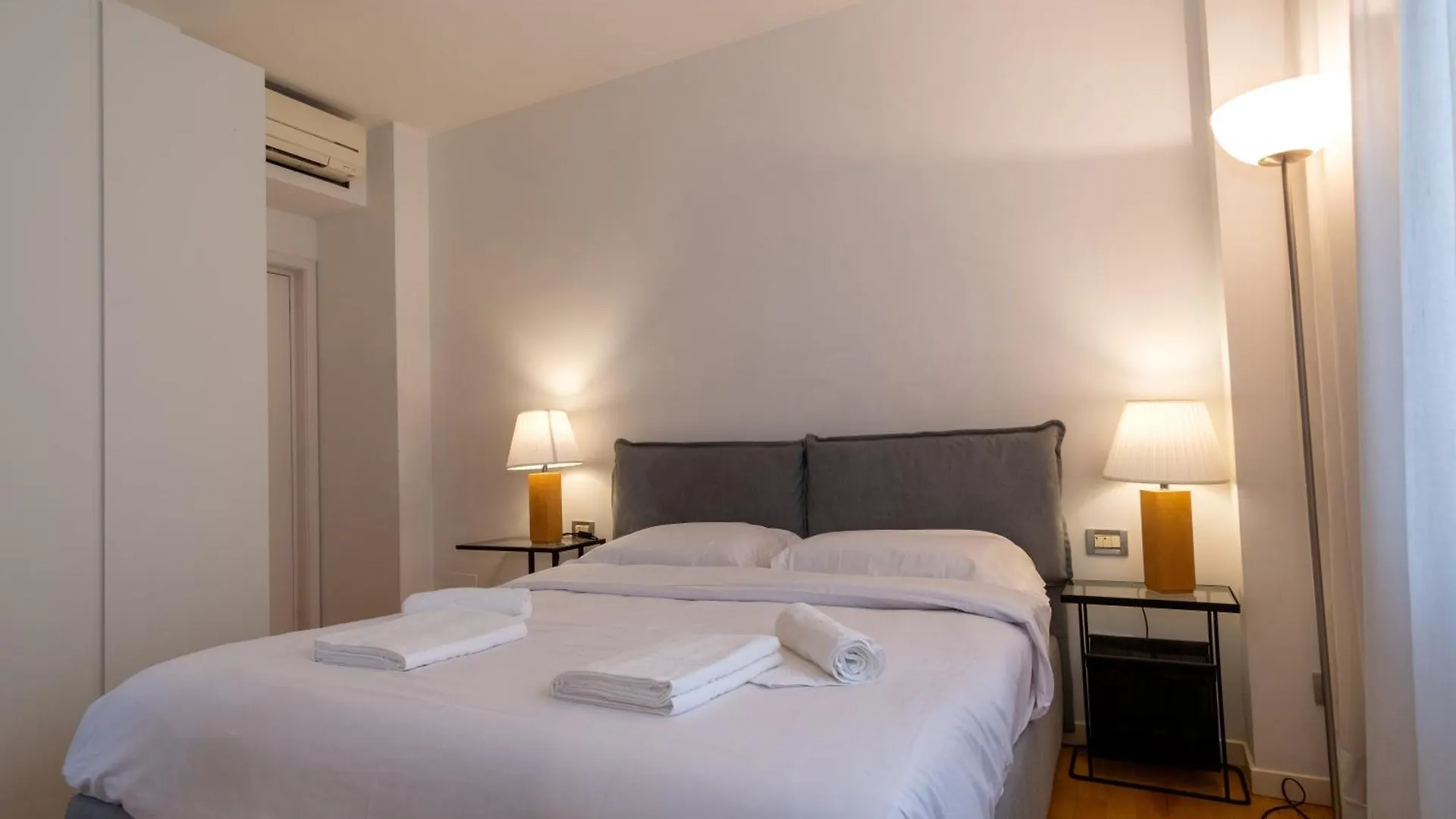 Attic With Terrace And Jacuzzi - Luxury Apartment Rome
