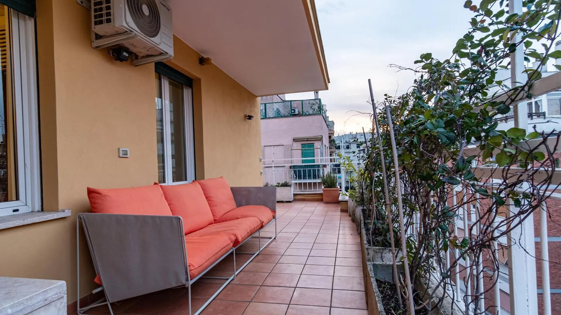 Attic With Terrace And Jacuzzi - Luxury Apartment Rome Italy
