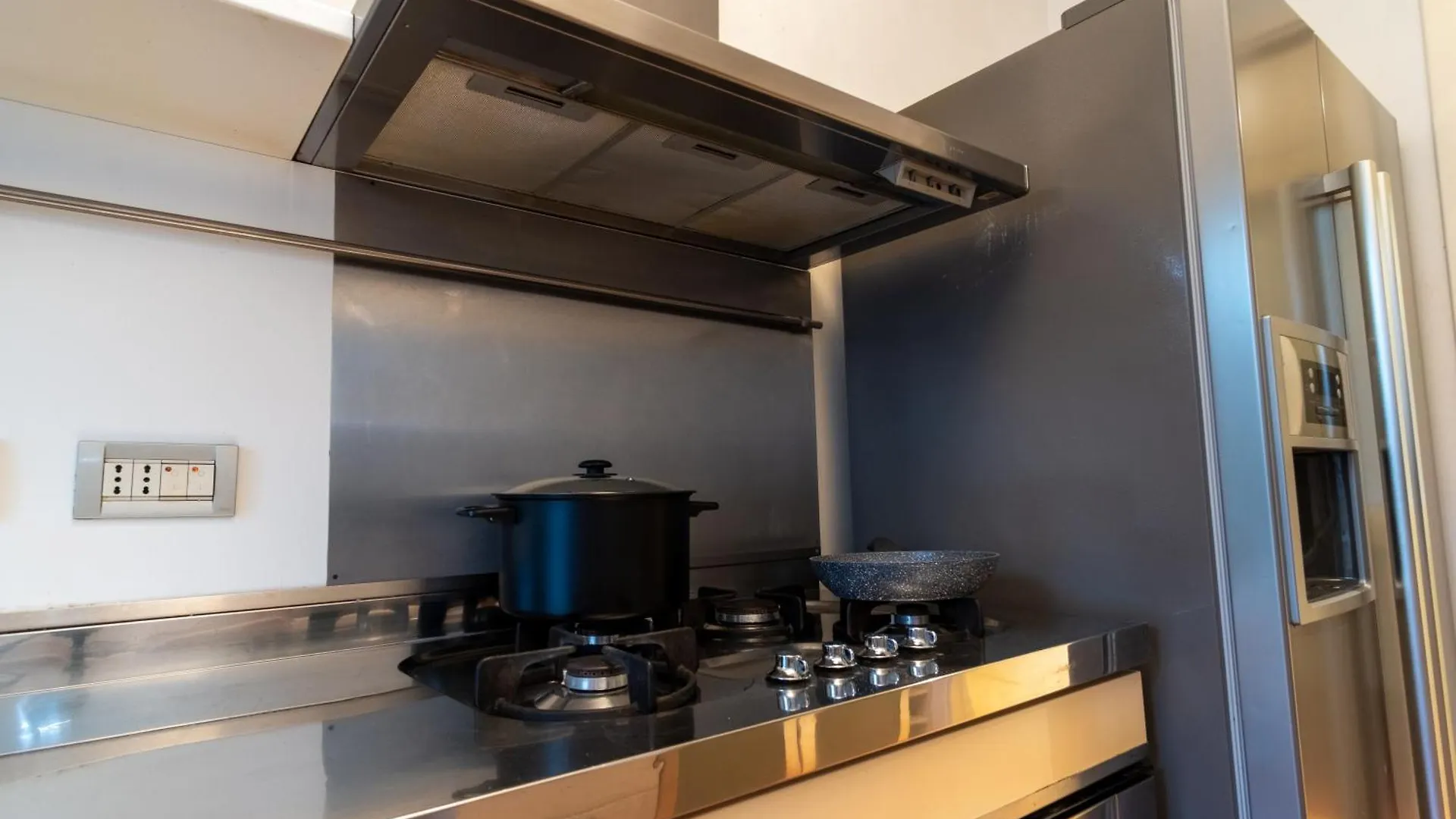 Attic With Terrace And Jacuzzi - Luxury Apartment Rome