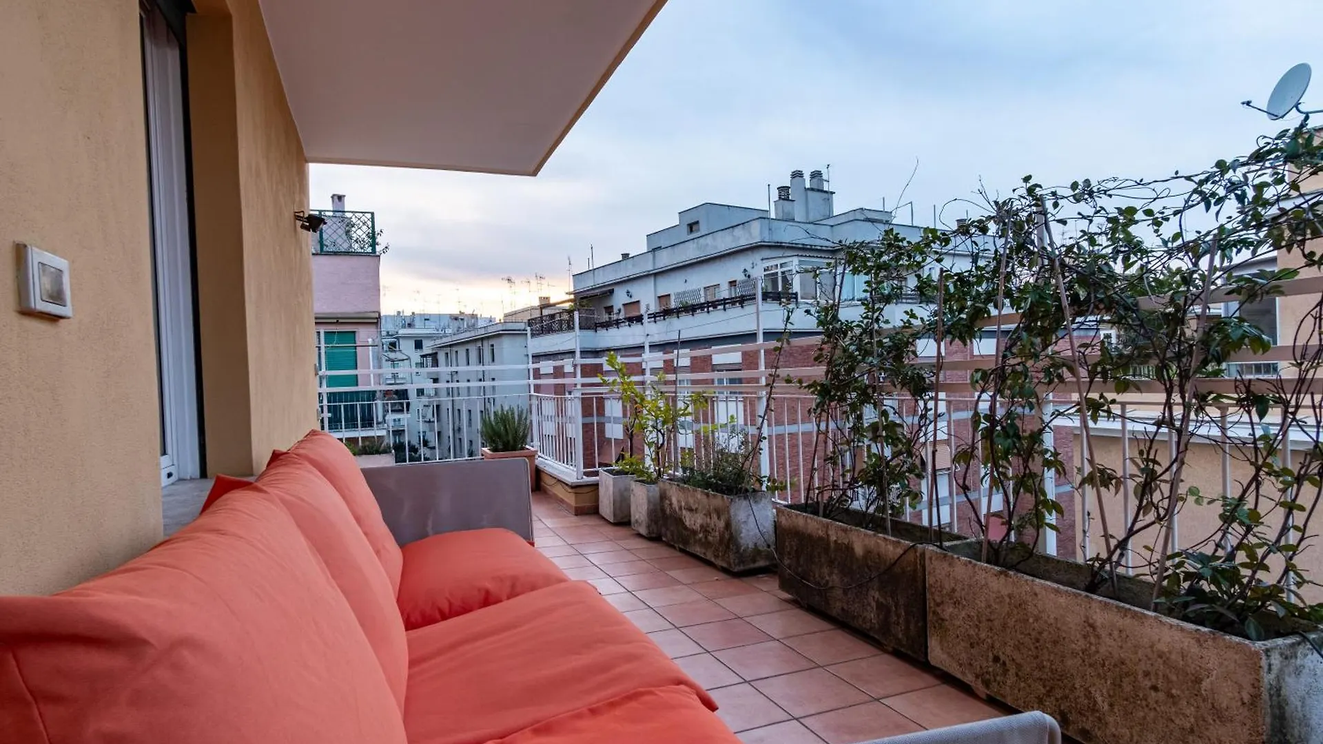 Attic With Terrace And Jacuzzi - Luxury Apartment Rome