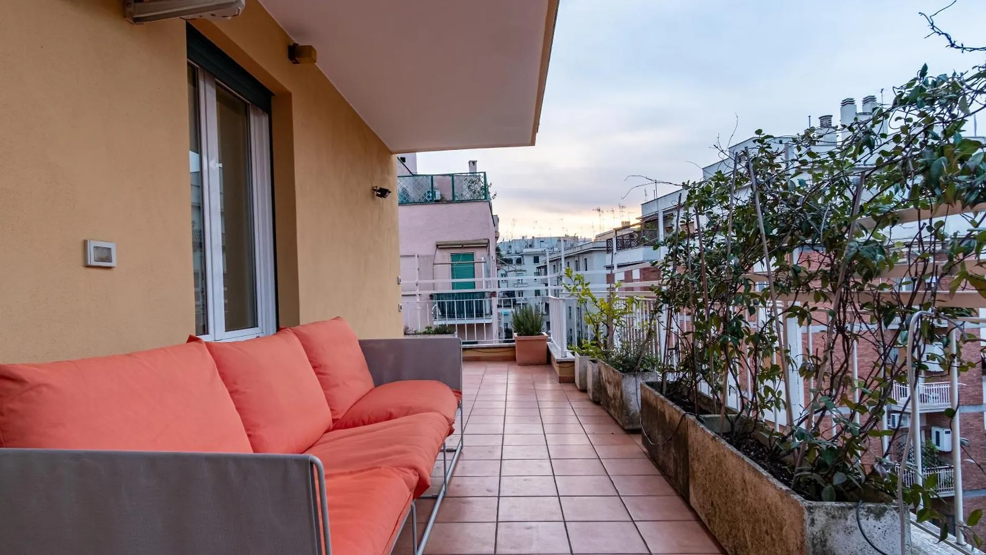 Attic With Terrace And Jacuzzi - Luxury Apartment Rome