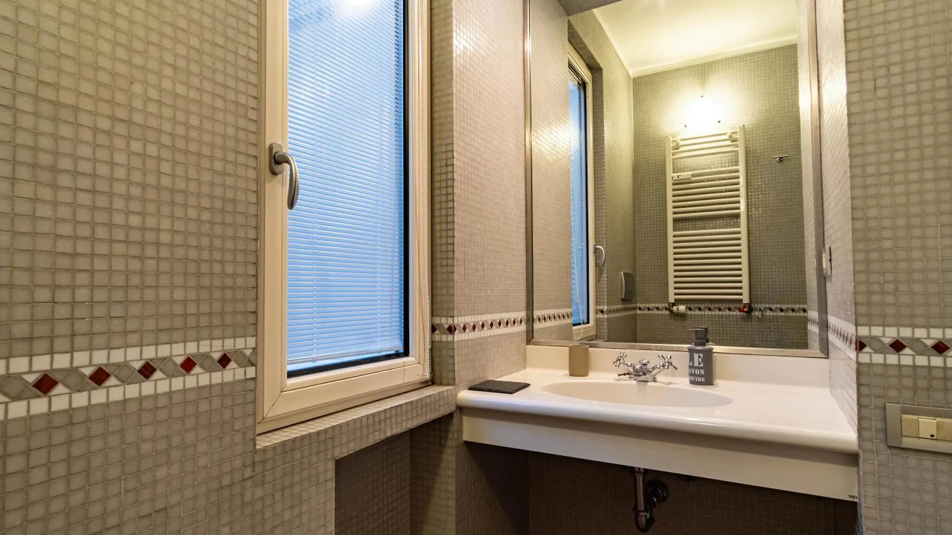 Attic With Terrace And Jacuzzi - Luxury Apartment Rome