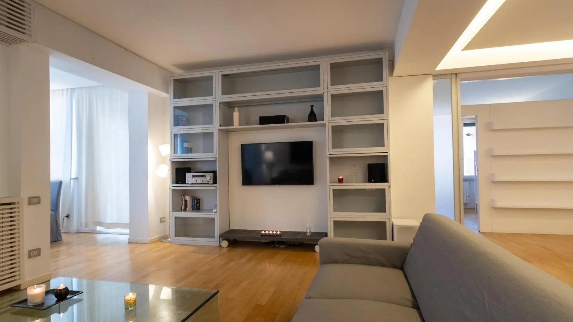 Attic With Terrace And Jacuzzi - Luxury Apartment Rome Italy